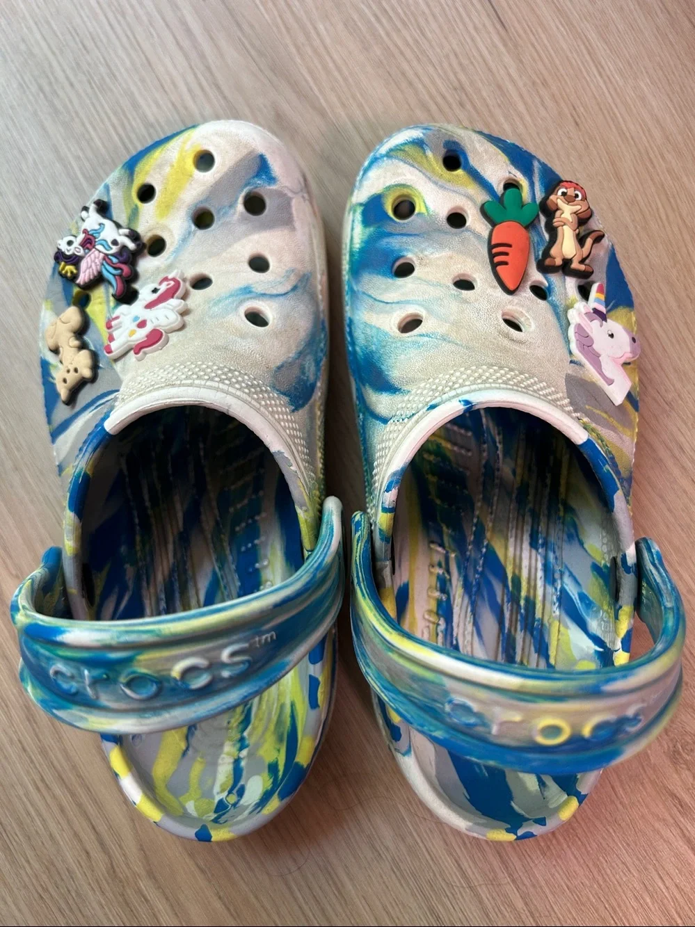 CROCS Kids' Classic Tie-Dye Marble Clogs with Charms size J 1 Little Kids